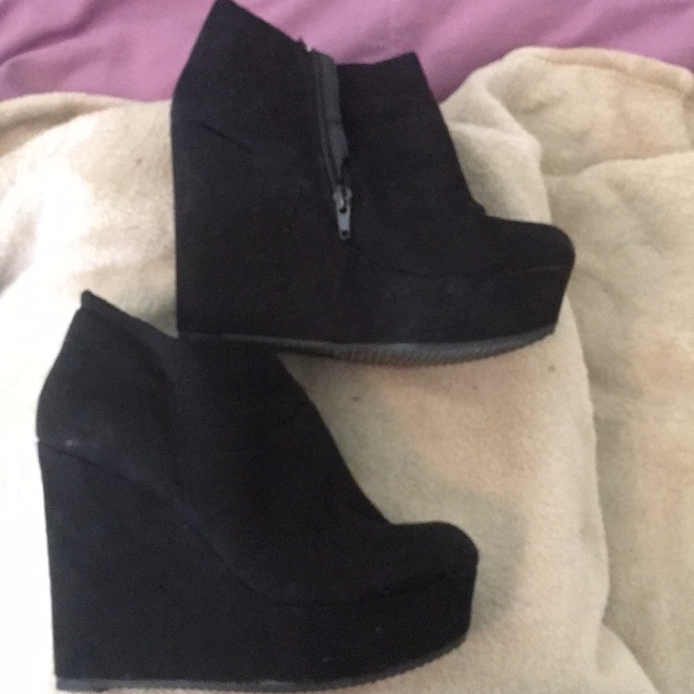 Boots - Picture 3 of 4